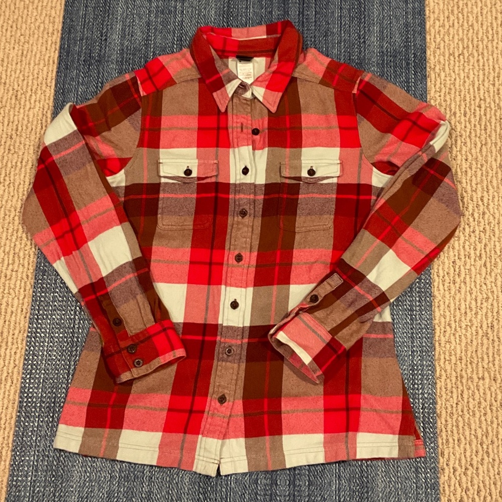 Women’s Patagonia flannel shirt